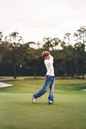 high school senior playing golf in auburndale, fl. an example of a BC Visuals athlete portrait taken in a natural setting on the golf course