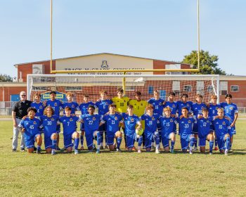 outdoor auburndale soccer team photo using natural light
